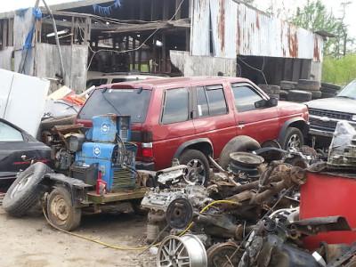 Area Auto & Truck Salvage07