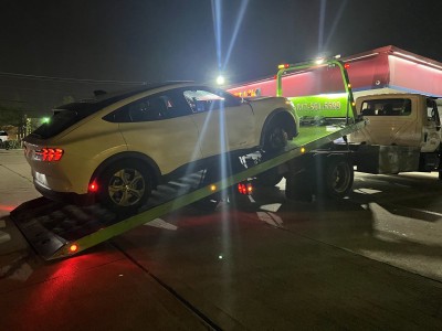 Castro's Towing