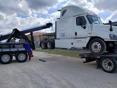 Alanis Wrecker Service, San Antonio, Texas