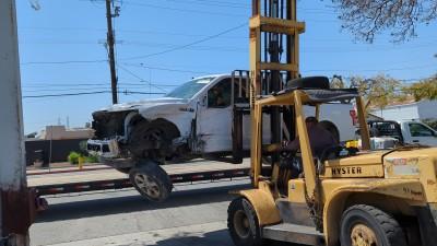 Gruas para yonke / we buy junk cars, East Los Angeles, California