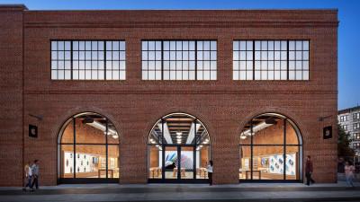 Apple Williamsburg, Brooklyn, New York