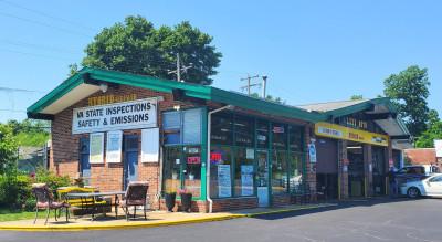 Lee's Auto Center, West Falls Church, Virginia