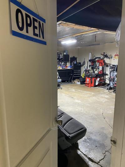 Waukegan Roadside Assistance-Tire & Battery Service