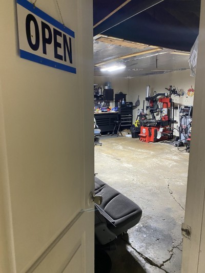 Waukegan Roadside Assistance-Tire & Battery Service