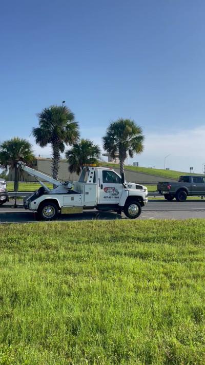 Gruas Towing, Kissimmee, Florida