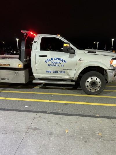 696 Gratiot Towing, Roseville, Michigan