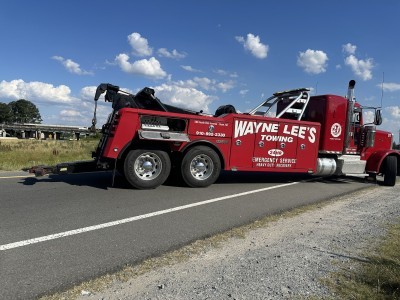 WAYNE LEES TOWING & 24HR WRECKER SERVICE