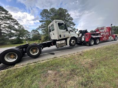 WAYNE LEES TOWING & 24HR WRECKER SERVICE