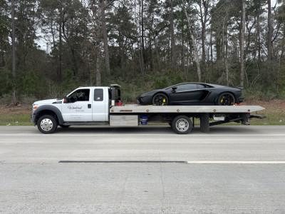 Windcrest wrecker