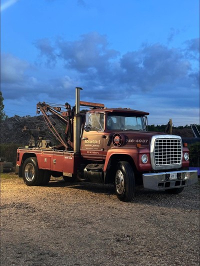 Robinson's Towing, Recovery & Semi Truck Heavy Wrecker