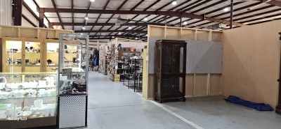 Past and Present: Antique & Flea Market Outlet