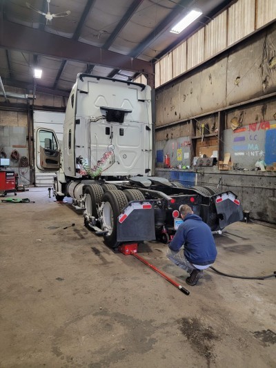 Sullivan Tire Commercial Truck Center