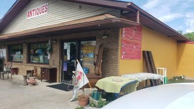 Cobden Village Shops - Packrats Paradise