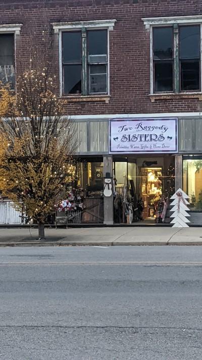 Two Raggedy Sister's, Du Quoin, Illinois