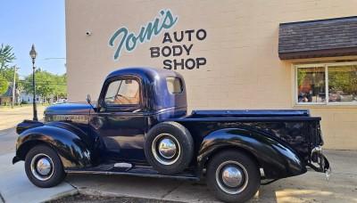 Tom's Auto Body Shop, Dundee, Michigan