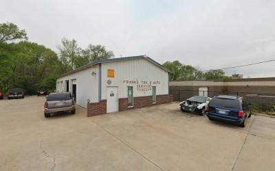 Frank's Tow & Auto Service, Pleasant Valley, Missouri