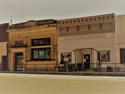 B & M Antiques and Architectural Salvage