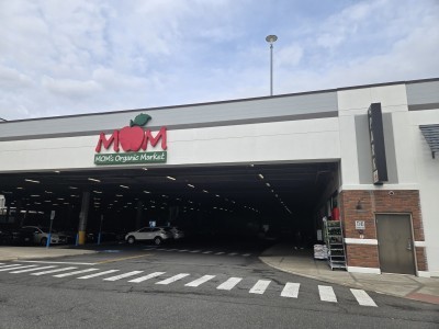 MOM’s Organic Market