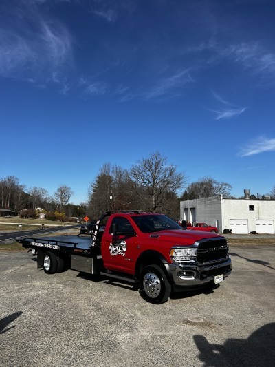 Neal's Towing LLC