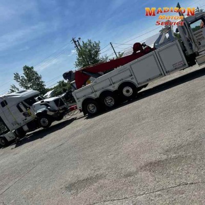 Madison Motor Towing & Heavy Duty Semi Truck Wrecker