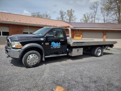 Ricko's Auto Body & Rollback