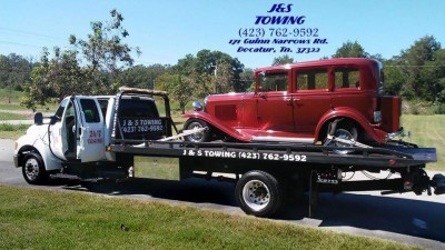 J & S Towing