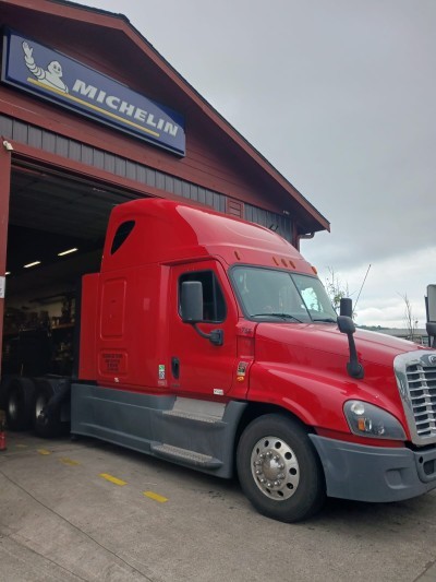 Heavy Duty Truck Parts & Tires
