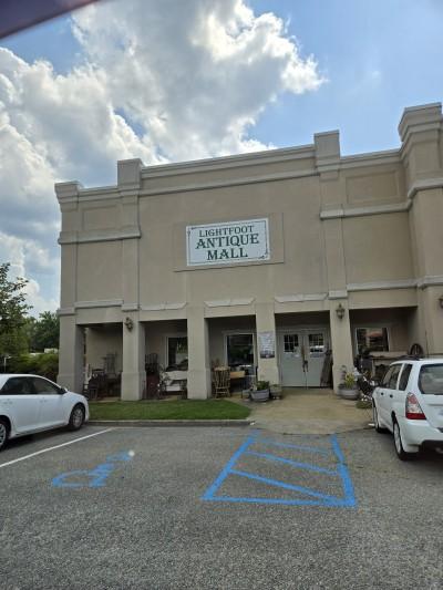 Lightfoot Antique Mall & Country, Williamsburg Village, Virginia