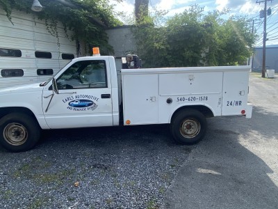 Earl’s Automotive and Roadside Repair