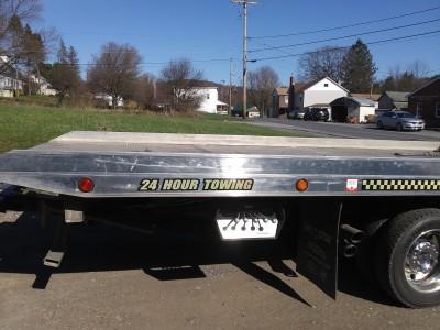 Lowe's Garage towing and recovery, Emeigh, Pennsylvania