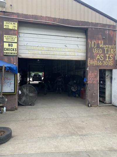 Lone Oak Tire Shop, Spartanburg, South Carolina