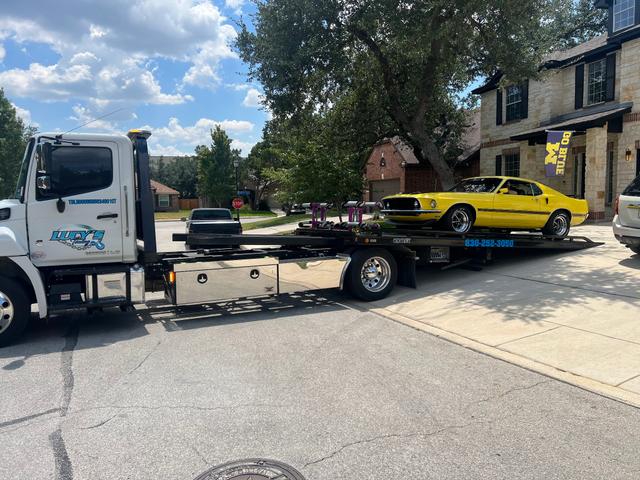 Lucys Towing Services, San Antonio, Texas