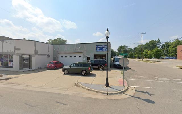 Howard's Auto & Transmission, Almont, Michigan