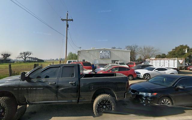 Amigos Automotive & Smog, East Orosi, California
