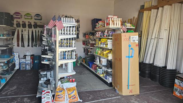 Golden Valley Auto Parts and Hardware, Golden Valley, Arizona