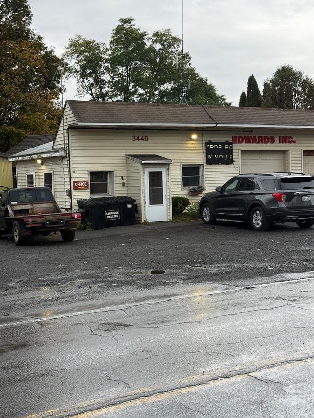Edwards Body Shop, Chadwicks, New York