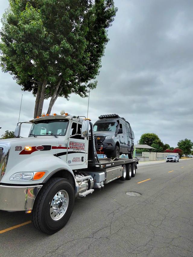 Charlie's 24hr Towing & Heavy Duty