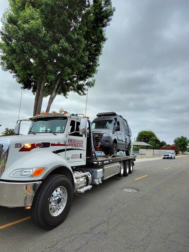 Charlie's 24hr Towing & Heavy Duty