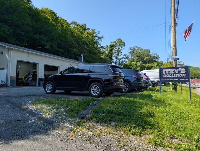 ITZYS COLLISION, Southfields, New York
