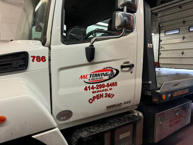 MC TOWING & RECOVERY, Milwaukee, Wisconsin