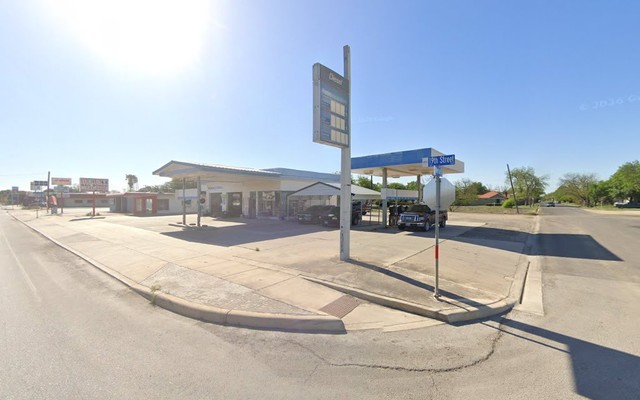 Moreno's Service Station