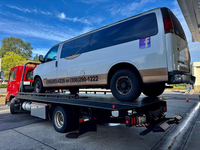 Lion Towing LLC, Seattle Hill, Washington