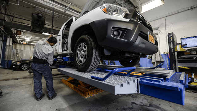 J & F Chatsworth Auto Body