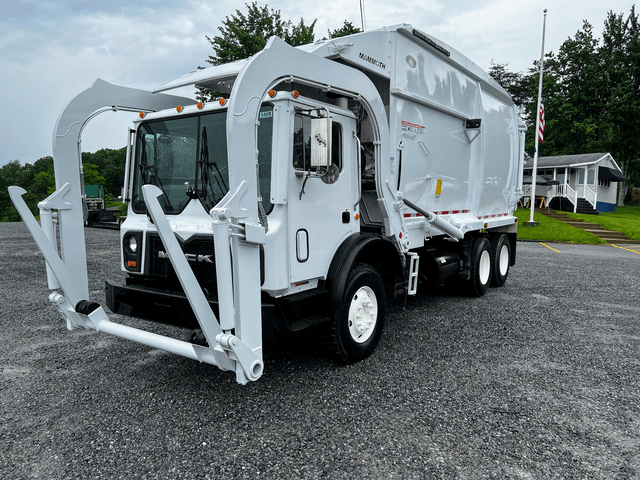 Auto Wholesalers Used Trucks & Parts