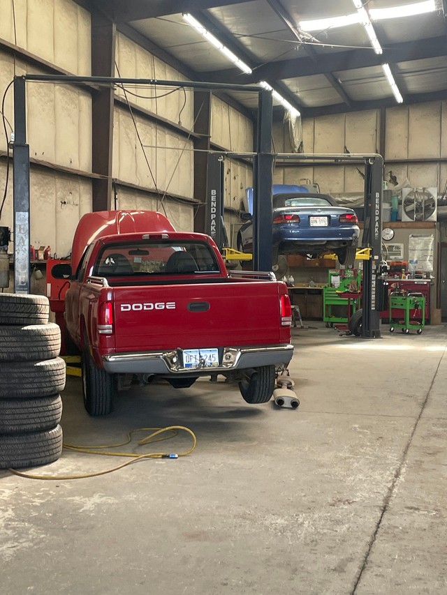 LIVELY'S AUTO CARE & REPAIR LLC.