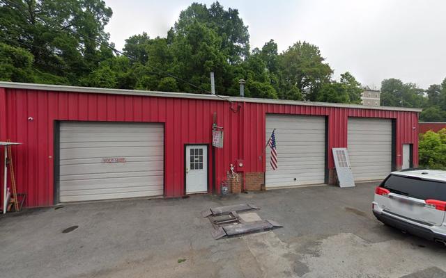 D & J Bump Shop