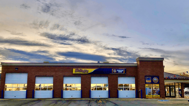 McNeil's Auto Care - Riverton