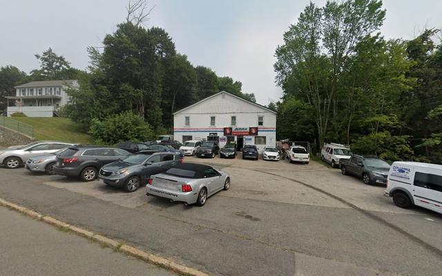 Mac's Auto Repair, Cherry Valley, Massachusetts