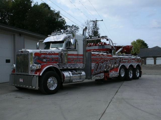 Lloyd’s Towing Service & Sales LLC