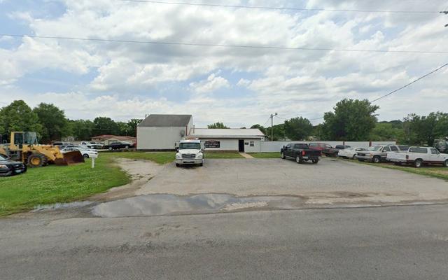 Doug's Body Works, Seneca, Missouri